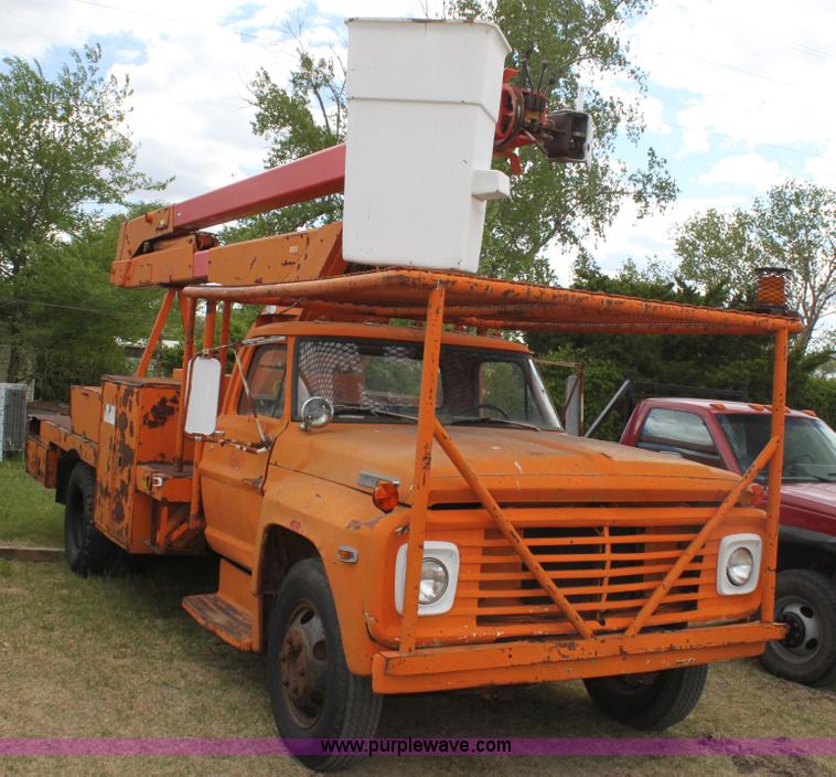image for item H2064 1969 Ford F600 bucket truck