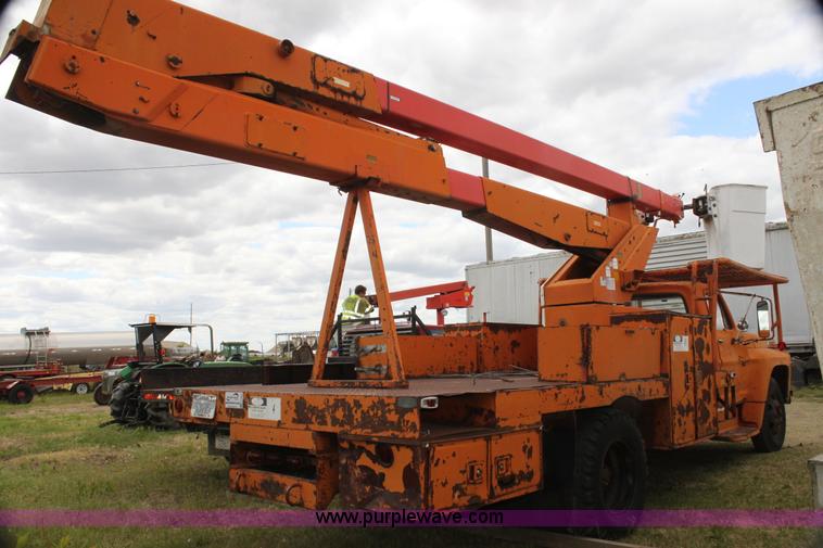 image for item H2064 1969 Ford F600 bucket truck