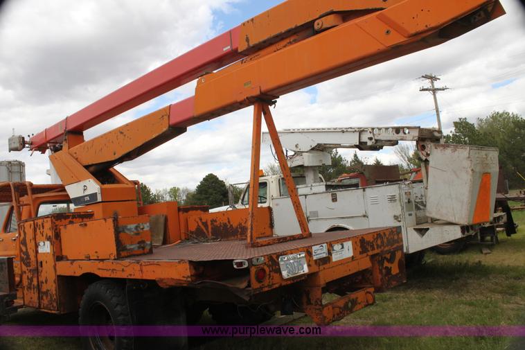 image for item H2064 1969 Ford F600 bucket truck