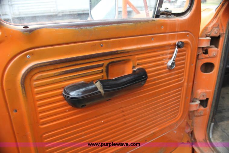 image for item H2064 1969 Ford F600 bucket truck