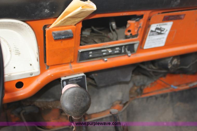 image for item H2064 1969 Ford F600 bucket truck