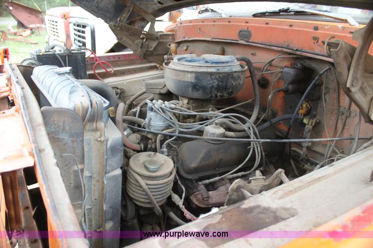 image for item H2064 1969 Ford F600 bucket truck