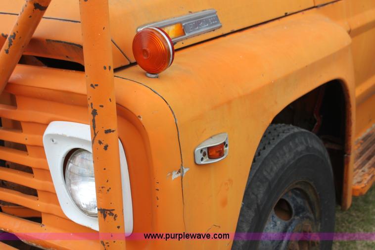 image for item H2064 1969 Ford F600 bucket truck