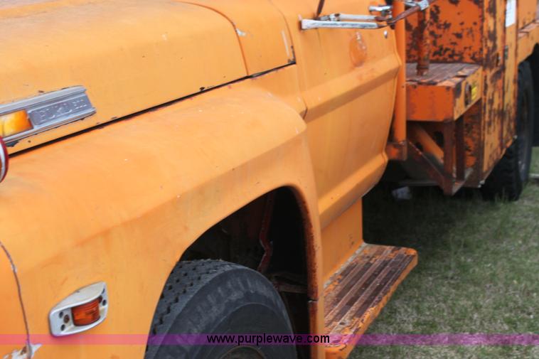 image for item H2064 1969 Ford F600 bucket truck
