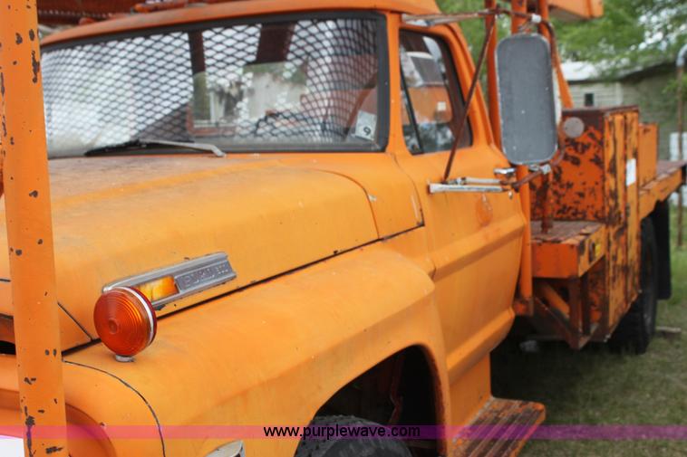 image for item H2064 1969 Ford F600 bucket truck