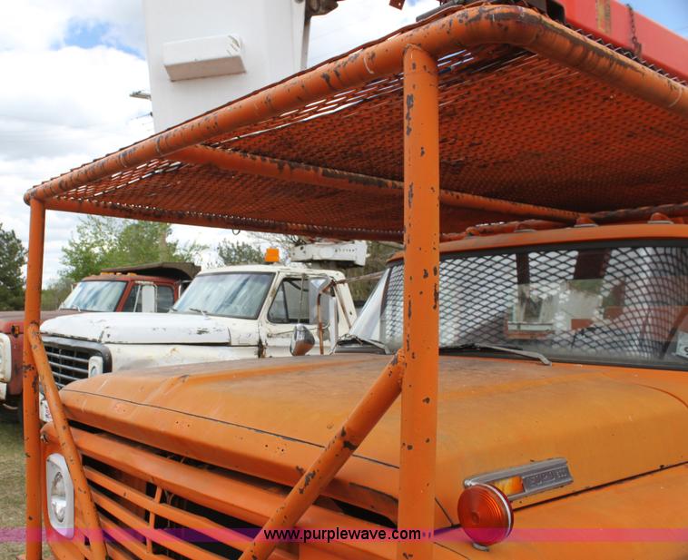 image for item H2064 1969 Ford F600 bucket truck
