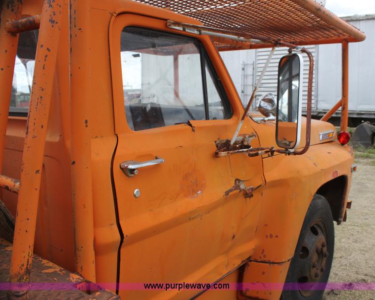 image for item H2064 1969 Ford F600 bucket truck