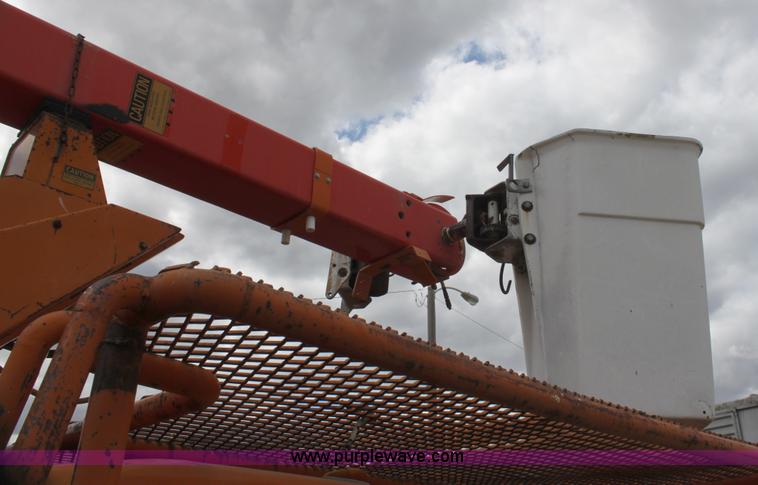 image for item H2064 1969 Ford F600 bucket truck