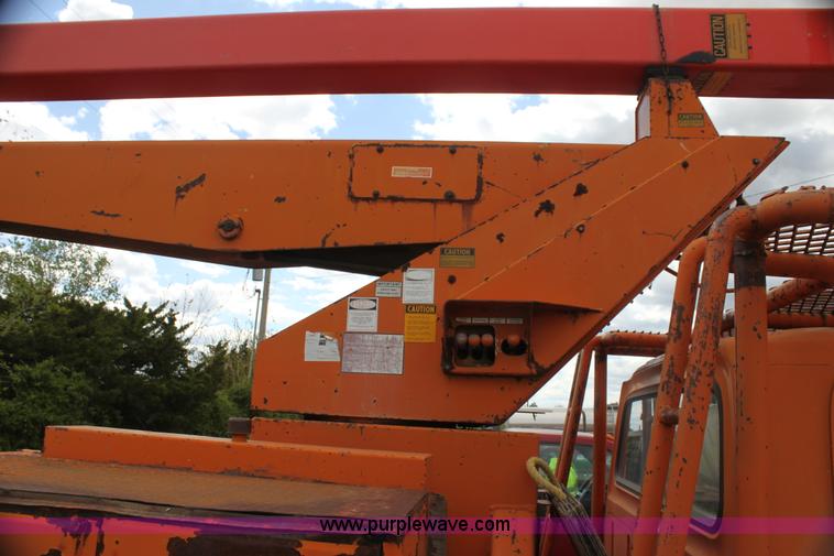 image for item H2064 1969 Ford F600 bucket truck