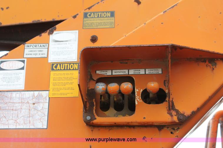 image for item H2064 1969 Ford F600 bucket truck