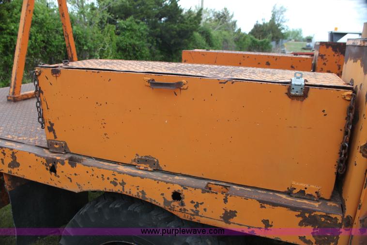 image for item H2064 1969 Ford F600 bucket truck