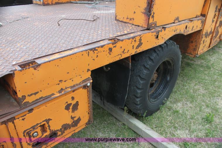 image for item H2064 1969 Ford F600 bucket truck
