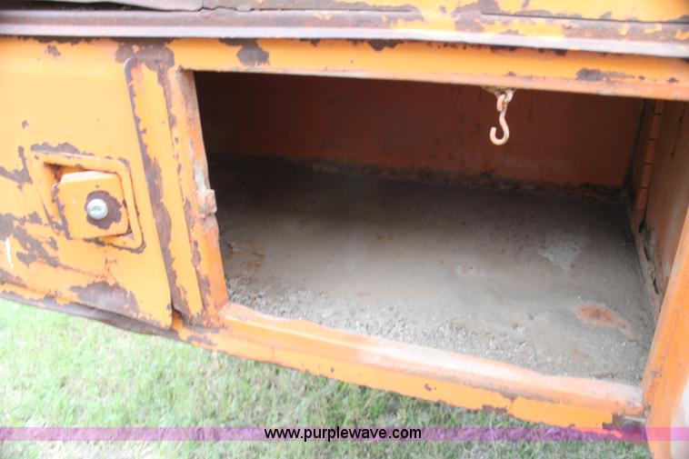 image for item H2064 1969 Ford F600 bucket truck