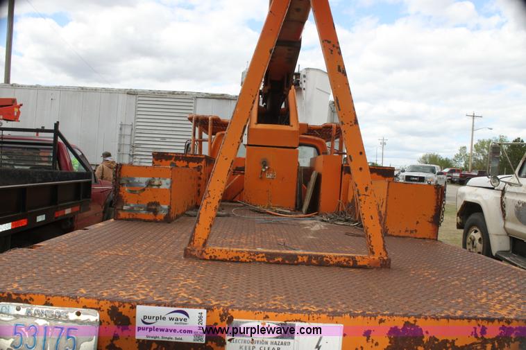 image for item H2064 1969 Ford F600 bucket truck