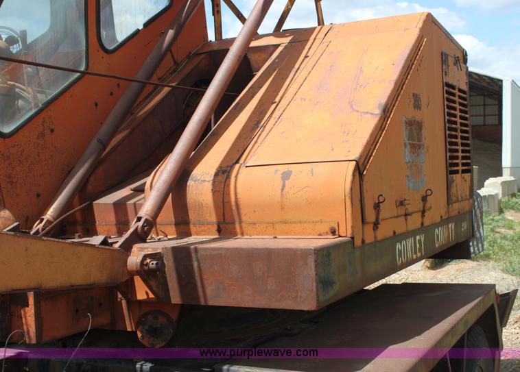 image for item H2070 1969 Bantam T350 18 ton crane truck