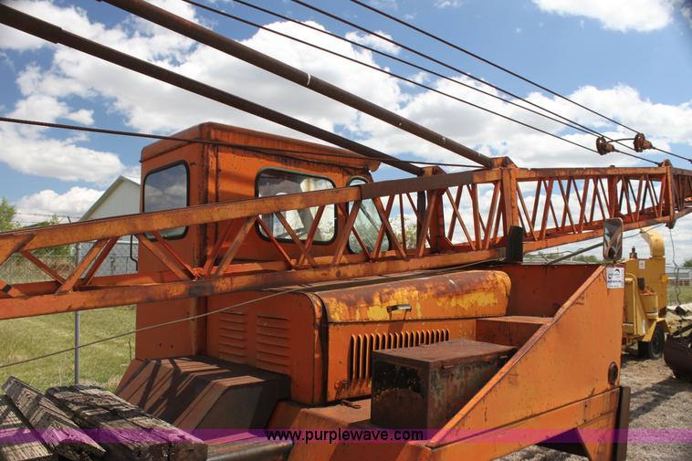 image for item H2070 1969 Bantam T350 18 ton crane truck