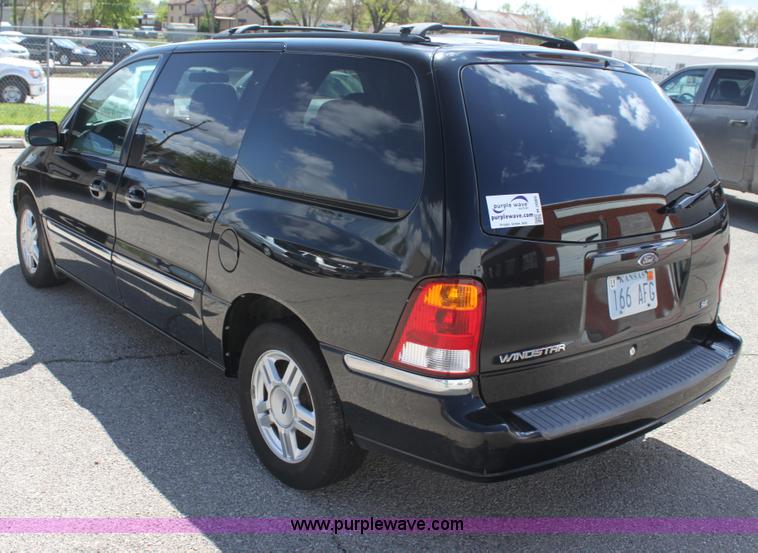 image for item H2085 2003 Ford Windstar SE van
