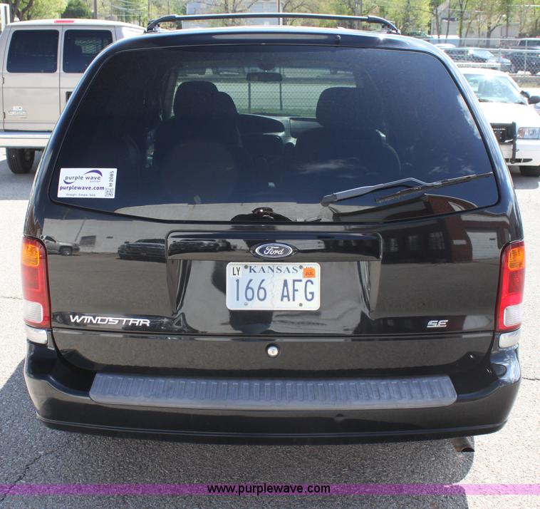 image for item H2085 2003 Ford Windstar SE van
