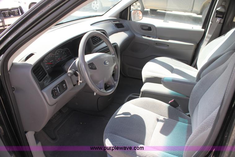 image for item H2085 2003 Ford Windstar SE van