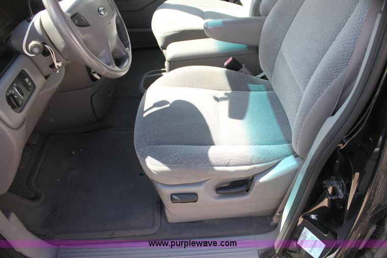 image for item H2085 2003 Ford Windstar SE van