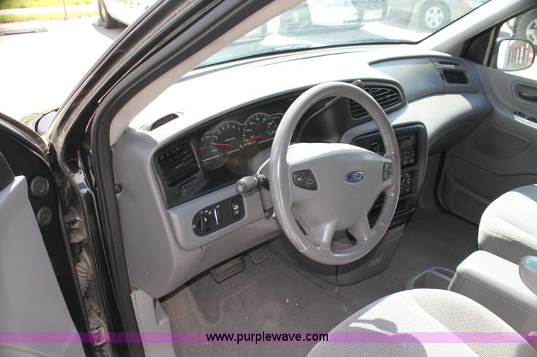 image for item H2085 2003 Ford Windstar SE van