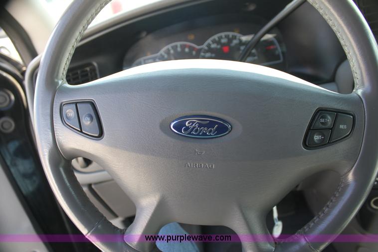 image for item H2085 2003 Ford Windstar SE van