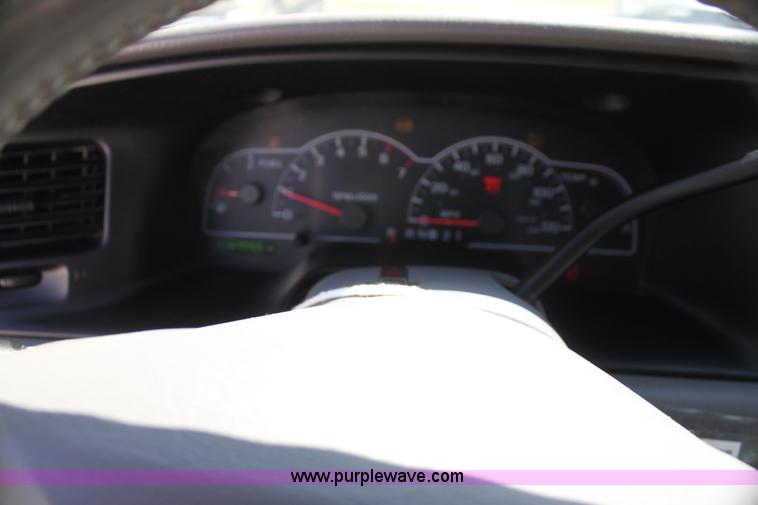 image for item H2085 2003 Ford Windstar SE van