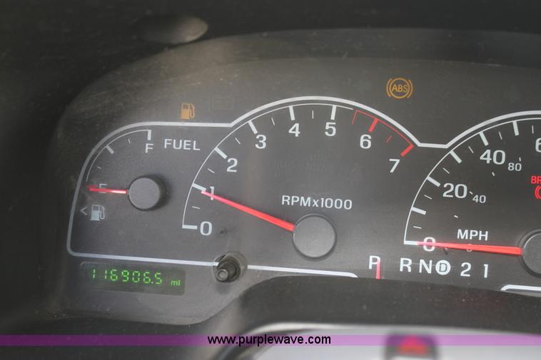 image for item H2085 2003 Ford Windstar SE van