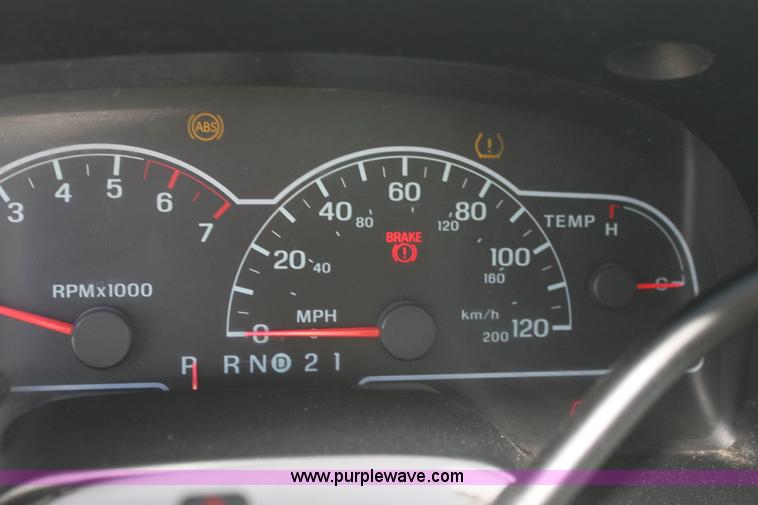 image for item H2085 2003 Ford Windstar SE van