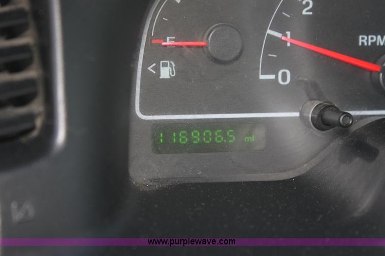 image for item H2085 2003 Ford Windstar SE van