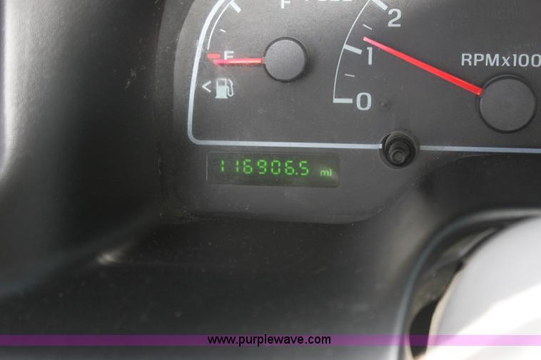 image for item H2085 2003 Ford Windstar SE van