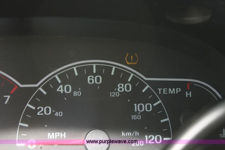 image for item H2085 2003 Ford Windstar SE van