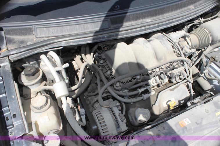 image for item H2085 2003 Ford Windstar SE van