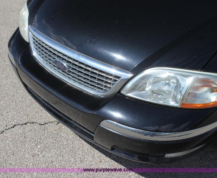 image for item H2085 2003 Ford Windstar SE van
