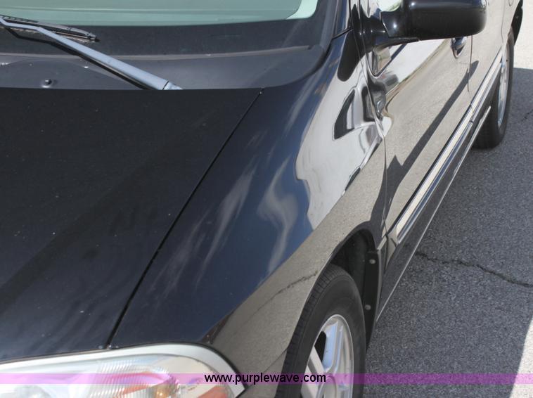 image for item H2085 2003 Ford Windstar SE van
