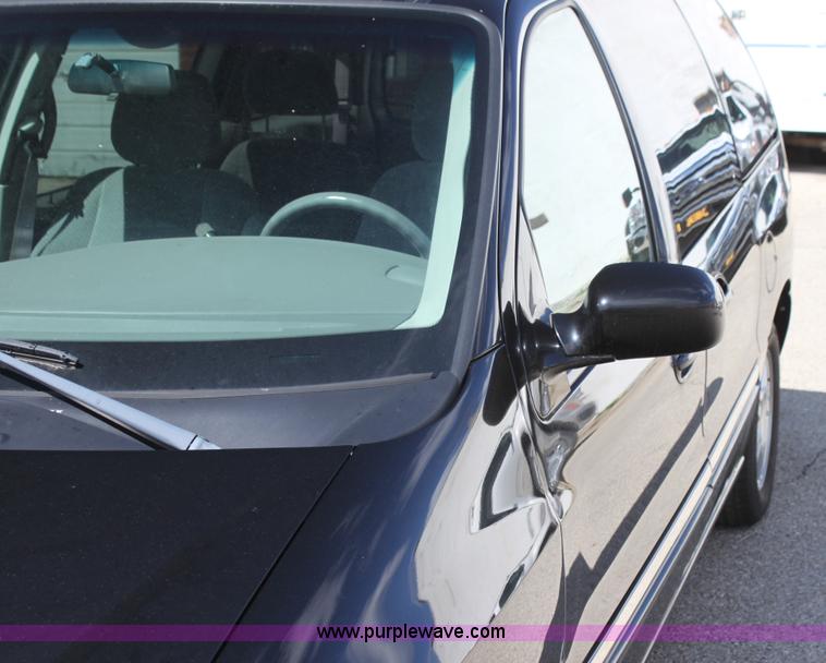 image for item H2085 2003 Ford Windstar SE van