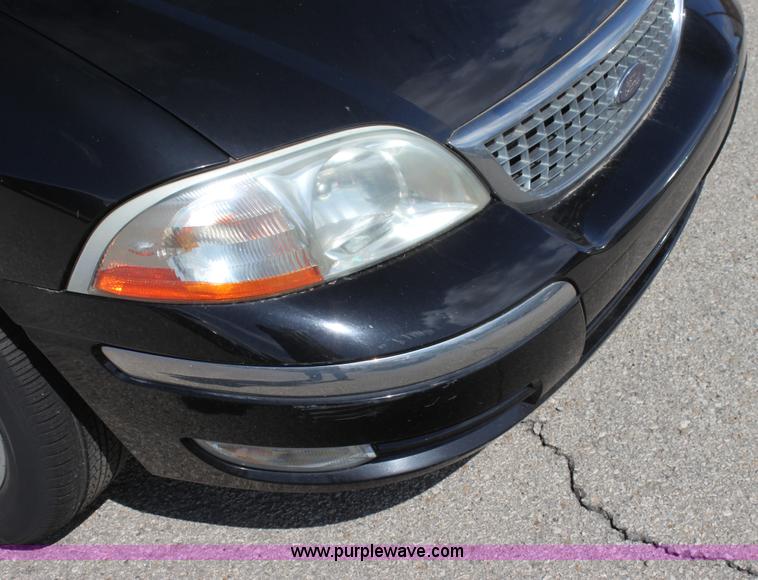 image for item H2085 2003 Ford Windstar SE van