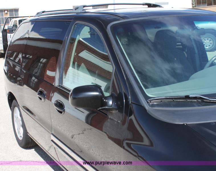 image for item H2085 2003 Ford Windstar SE van