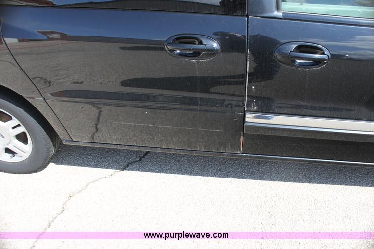 image for item H2085 2003 Ford Windstar SE van