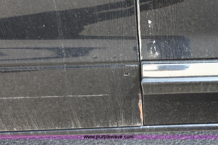 image for item H2085 2003 Ford Windstar SE van