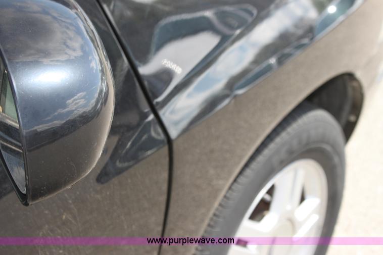 image for item H2085 2003 Ford Windstar SE van