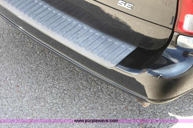 image for item H2085 2003 Ford Windstar SE van