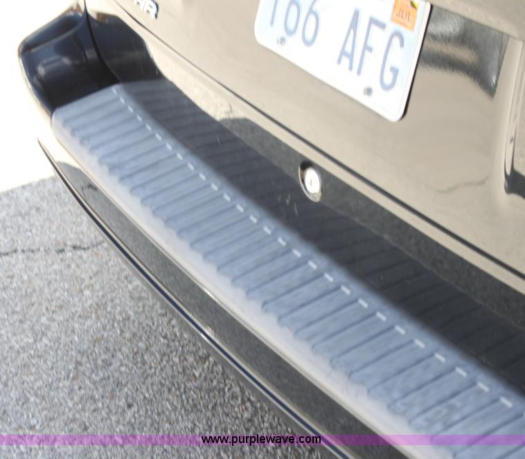 image for item H2085 2003 Ford Windstar SE van