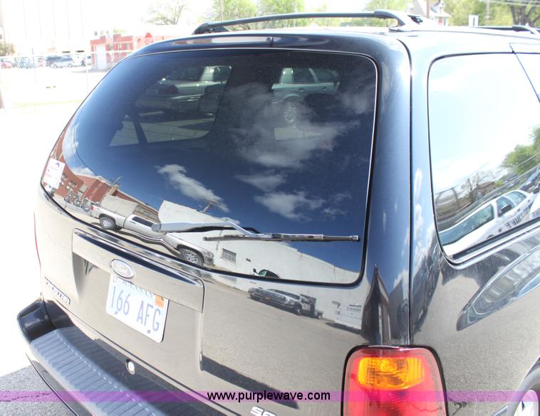 image for item H2085 2003 Ford Windstar SE van