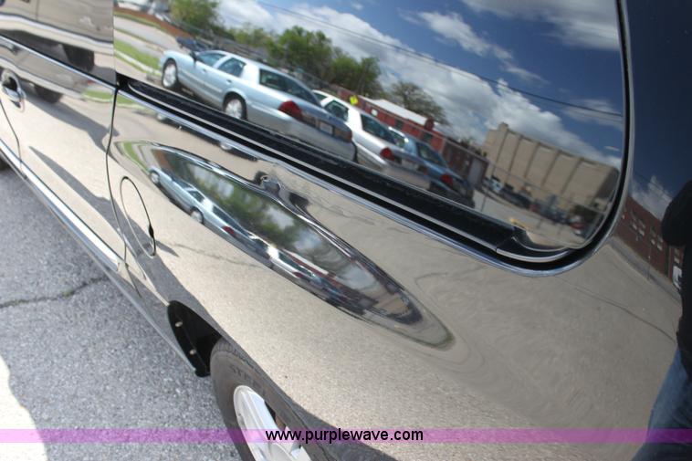 image for item H2085 2003 Ford Windstar SE van