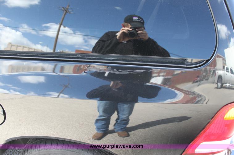 image for item H2085 2003 Ford Windstar SE van