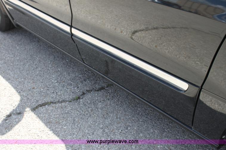 image for item H2085 2003 Ford Windstar SE van