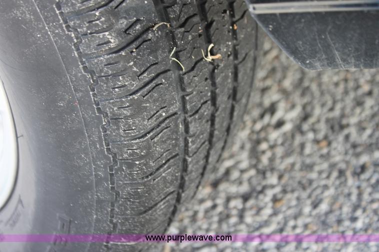 image for item H2085 2003 Ford Windstar SE van