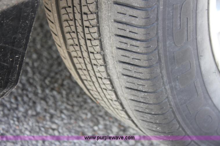 image for item H2085 2003 Ford Windstar SE van