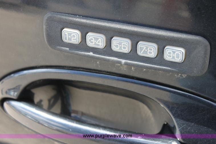 image for item H2085 2003 Ford Windstar SE van